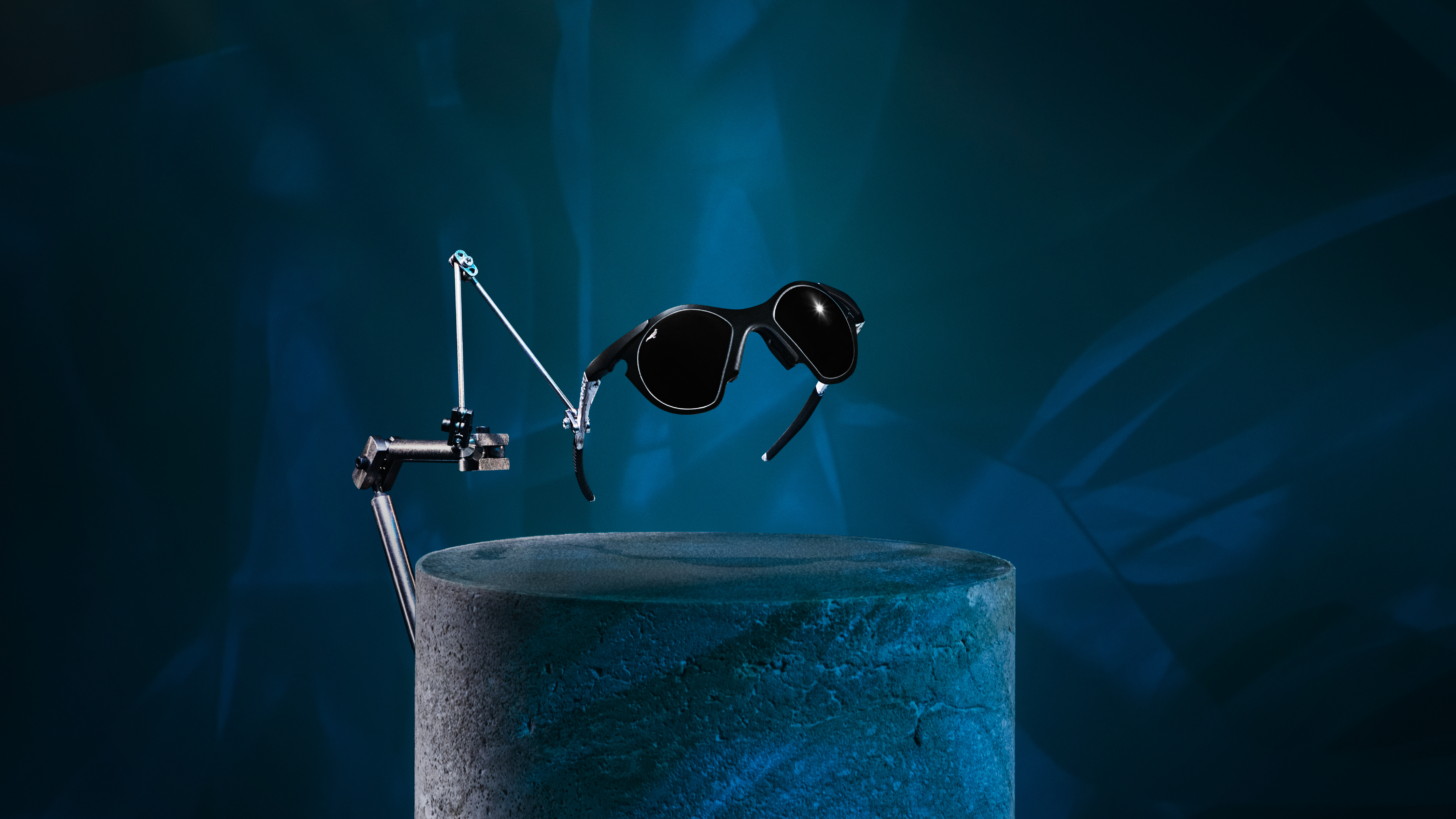 THROWBACK TO THE FUTURE: OAKLEY® AND STAPLE DROP TWO-PIECE THROWBACK TO THE FUTURE: OAKLEY® AND STAPLE DROP TWO-PIECE